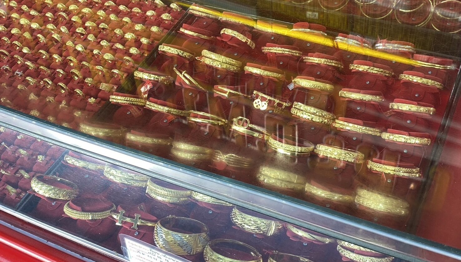 .ตรุษจีน ร้านทองซบเซา ยอดขายลดฮวบ ปชช.ขาดกำลังซื้อ เร่งแก้ปัญหาเศรษฐกิจ.