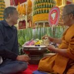 นายกฯ สักการะพระธาตุเชิงชุม เพื่อความเป็นสิริมงคล ก่อนลุยงานทั้งวัน จ.สกลนคร