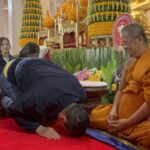 นายกฯ สักการะพระธาตุเชิงชุม เพื่อความเป็นสิริมงคล ก่อนลุยงานทั้งวัน จ.สกลนคร