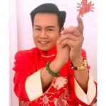 เลขธูปมาแล้ว! มนต์สิทธิ์ คำสร้อย จัดให้ เสริมเคล็ดเปลี่ยนชุดสีมงคล งงเลขเดิมเข้าอีกแล้ว