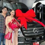 ไม่เห่อเท่าไหร่! ธัญญ์-ยุ้ย ถอยรถหรู เตรียมรับขวัญลูกสาว