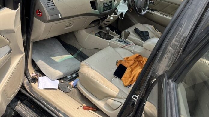 จับสึกพระปลัด! แฉฉุดคู่ขาเกย์ใช้รูปฆราวาสนัดเจอ ไม่ตรงปกอีกฝ่ายแย่งพวงมาลัยชนหนีหื่น 3 จับสึก