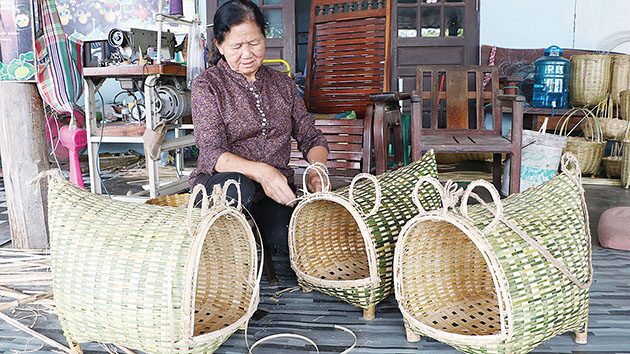 เพื่อนตัวเล็ก - ตะกร้าแมวไม้ไผ่ โดนใจคนและเหมียว