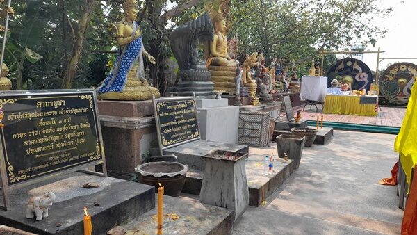 เปิดยอดเงินปากนาค คำชะโนด ลุ้นโชควันนี้ นักเสี่ยงโชคแห่ส่องเลขเด็ดขันน้ำมนต์พ่อจ้ำ