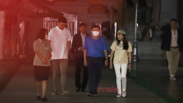 มาตามนัด ทักษิณ ควง อุ๊งอิ๊ง-ลูกเขย ไหว้ศาลหลักเมือง 5 จุด เพื่อความเป็นเสริมสิริมงคล