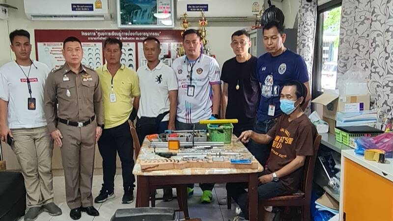 ตร.จับหนุ่มวัย 39 ปี ลักลอบผลิตอาวุธปืนไทยประดิษฐ์ขายมานานกว่า 3 ปี