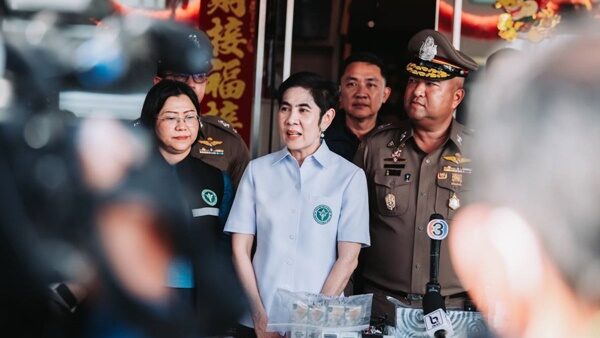 อย. ร่วมกับ สคบ.-สตม. บุกจับบริษัทดังย่านบางนา ใช้ อินฟลูเอนเซอร์ ไลฟ์ขายสินค้าที่ไม่ได้รับอนุญาต
