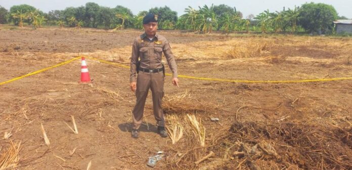ไถปรับหน้าดิน ผงะ โครงกระดูกปริศนา โผล่ พบบัตรจนท.สหประชาติ ตกอยู่ 3 ไถปรับหน้าดิน