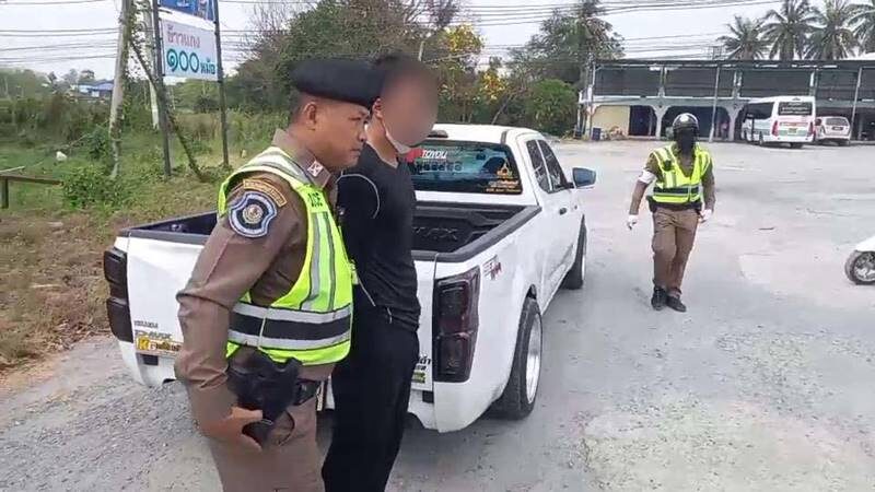 หนุ่มโรงงานทะเลาะเพื่อนร่วมงาน คว้าลูกซองยิงพรุน ก่อนหนีแต่ถูกตร.รวบ