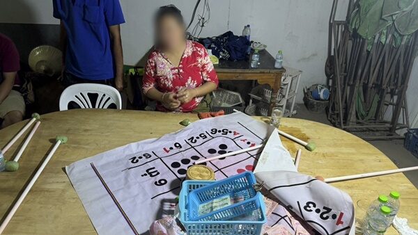 กองปราบ นำกำลังเจ้าหน้าที่บุก จับบ่อนลับ เปิดกลางตลาดดัง ปราจีนบุรี ยึดของกลางเพียบ รวบนักพนันเป็นสิบราย