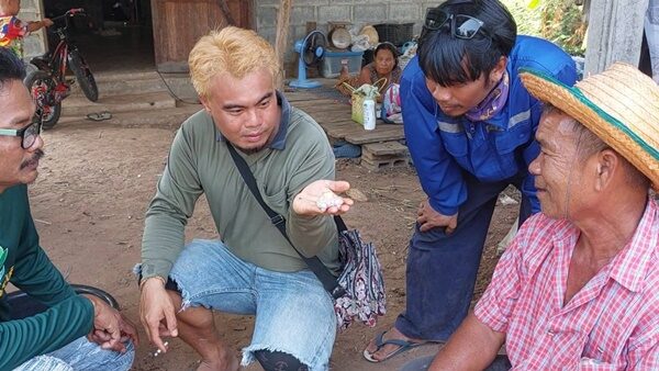 ฮือฮา อึ่งอ่างสีทอง โผล่หน้าบ้าน หลังพายุฤดูร้อนพัดถล่มโคราช เจ้าของบ้าน เล่านาทีเจอ เชื่อมาให้โชค เห็นเลขเด็ดโผล่ชัดที่ตัว ชาวบ้านแห่ขอดู