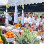 ชาวบ้านร่วมบวงสรวง เบิกเนตร เปิดศาลสมเด็จพระนเรศวร แห่ส่องเลขหางประทัด เล็งเสี่ยงโชค