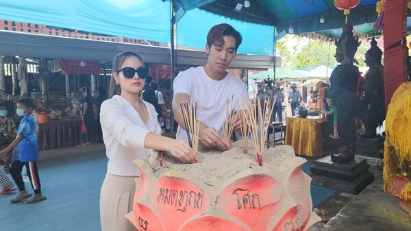 สองนักร้องดัง ติดใจ กลับมาขออีก หลังได้โชค-งานเข้าไม่ขาดสาย ขอพร พ่อปู่ศรีสุทโธ วัดดังนครปฐม เปิดเลขเด็ดงวดนี้