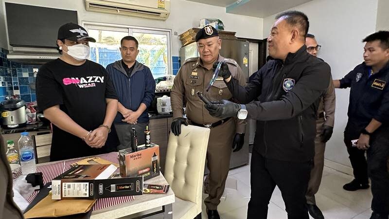 ทลายโกดัง บุหรี่ไฟฟ้า ยึดของกลางเพียบ เจ้าตัวรับกำไรดี เดือน 4-5แสนบาท