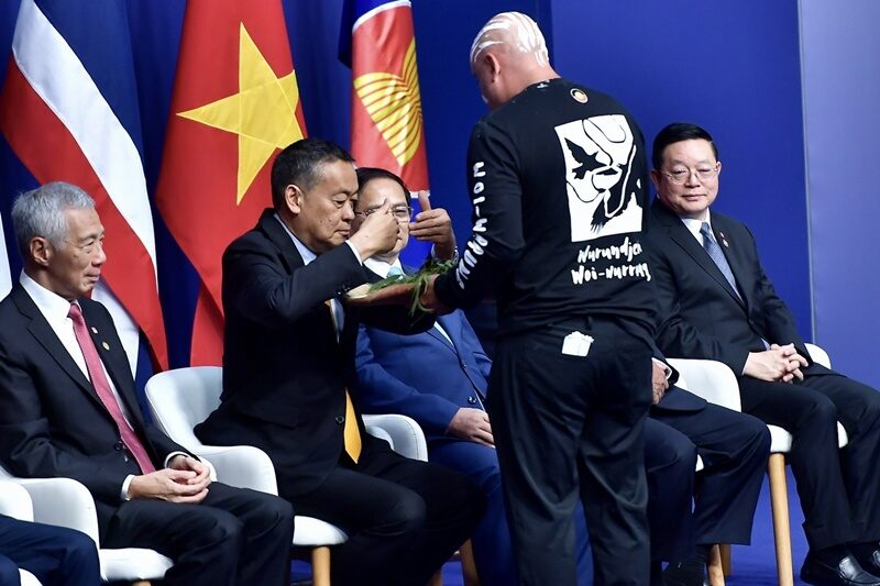 ร่วม พิธีควัน จากชนพื้นเมือง