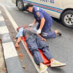 นาทีชีวิต! ตำรวจบางซื่อ ช่วยชีวิต คนขับรถตู้หมดสติ เร่งใช้เครื่อง AED ทำคู่ CPR กู้ชีพจนฟื้น