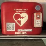 นาทีชีวิต! ตำรวจบางซื่อ ช่วยชีวิต คนขับรถตู้หมดสติ เร่งใช้เครื่อง AED ทำคู่ CPR กู้ชีพจนฟื้น