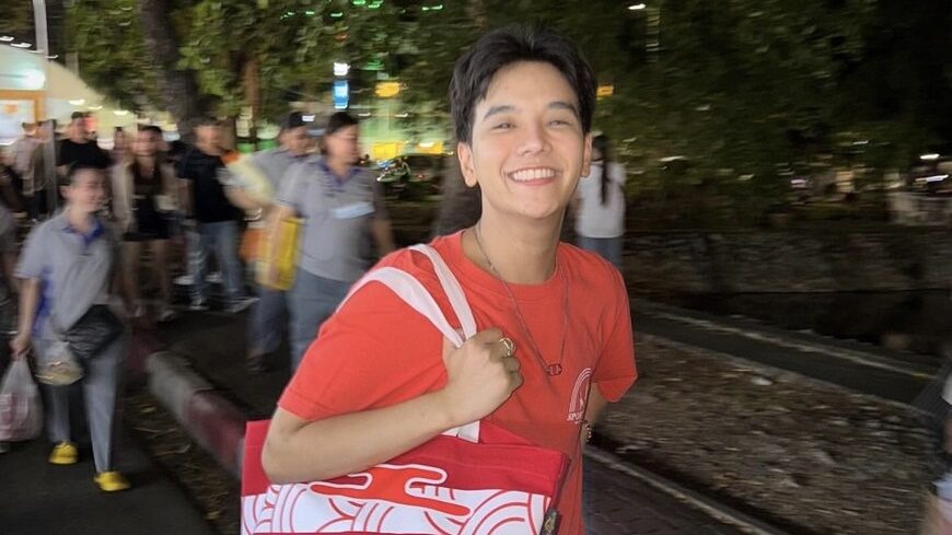 ลุกซ์ น้อง ใบเตย