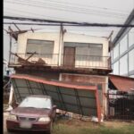 พายุฤดูร้อนถล่ม ฝนกระหน่ำ ลมกระโชกแรง ซัดบ้านพัง เสียหายหนักเกิน50หลังคา