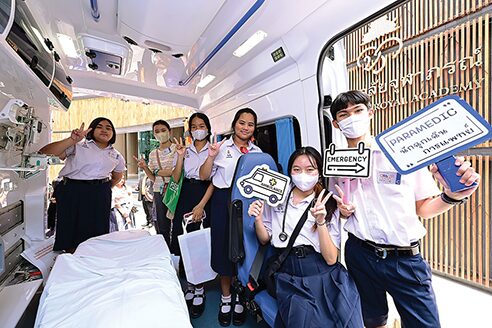 สดจากเยาวชน - ราชวิทยาลัยจุฬาภรณ์ เปิดบ้านแนะแนว