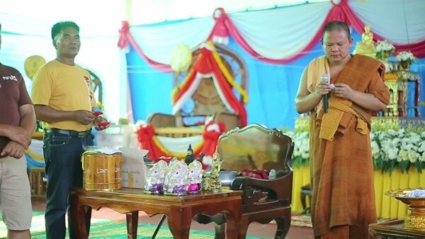 วัดดังโคราช จัดงานประเพณี ชาวบ้านแห่รอรับแจกทองคำ-ลอตเตอรี่อีก 89 ใบ ส่องเลขเด็ดธูปงานเทศน์มหาชาติ ลุ้นโชคงวดนี้