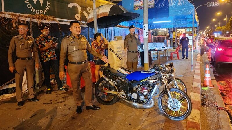 ตร.เอาจริง เข้มจับแว้นท่อดัง13คันพกมีด2ราย เข้าพื้นที่สงกรานต์ชานเมือง