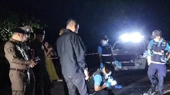 สลด ผัวโหด ฉุนเมียมาตามที่วงเหล้า ขับจักรยานยนต์ตามไปทะเลาะกันลั่น ก่อนกระหน่ำยิงเสียชีวิตคาที่ กลัวความผิด ดับชีวิตตัวเองตาม เผย เพิ่งคบกันได้ 3 ปี