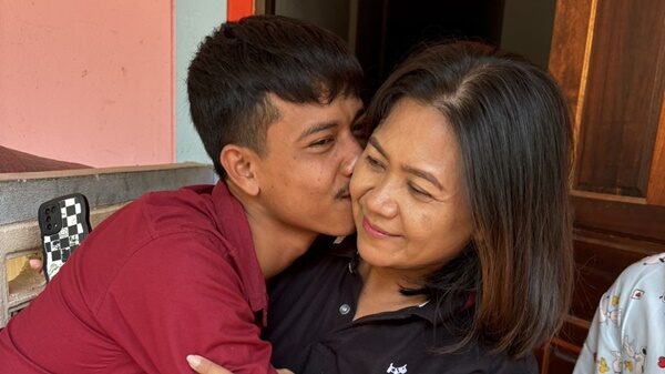 29 ปีที่รอคอย เปิดใจ ลูกชาย ตามหาแม่ จนเจอ โผเข้ากอดทั้งน้ำตา สานฝันวัยเด็ก ร้องไห้ทุกครั้งที่โรงเรียนจัดงานวันแม่ เผย ขั้นตอนตามหา ไม่คิดว่าจะเร็วขนาดนี้