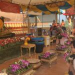 สาธุชนคึกคัก แห่กราบไหว้ปิดทองขอพร หลวงพ่อสมหวัง ไม่พลาดขอโชคลาภ-ได้เลขเด็ด