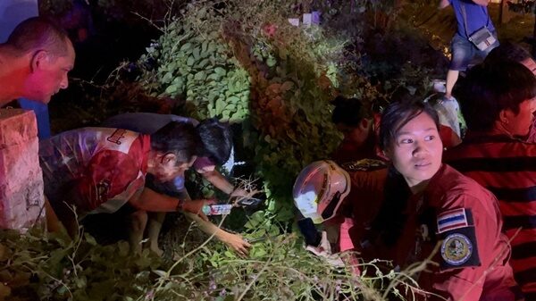 ร.ต. ออกไปทำธุระนอกบ้านพัก ขากลับประตูค่ายทหารปิด เดินเลาะป่า เกิดสะดุดล้ม ถูกลวดหนามพันรอบตัว นอนร้องลั่นป่า