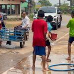 สาดก่อนไม่รอแล้วนะ อุณหภูมิพุ่ง 41 องศา เด็กอำเภอเฝ้าไร่ เล่นน้ำสงกรานต์สนุกสนาน