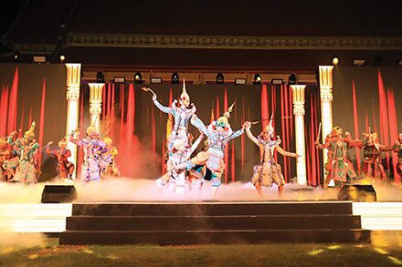 ข่าวสดพระเครื่อง - เที่ยวงานใต้ร่มพระบารมี 242ปี-กรุงรัตนโกสินทร์