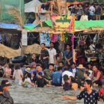 หยุดสงคราม สาดสงกรานต์ คึกคัก ไทย-พม่าหลายพัน เล่นน้ำสองแผ่นดินกลางแม่น้ำเมย