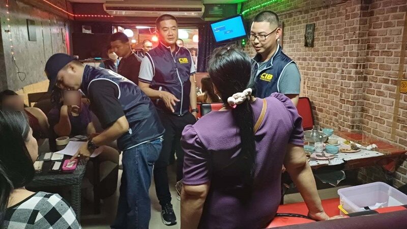 บุกจับคาราโอเกะเจ๊หนม แอบเปิดไม่ขออนุญาต ลอบนำเด็กต่ำกว่า18ปีมานั่งดื่มกับลูกค้า อ้างลูกค้าหดต้องเพิ่มยอดขาย