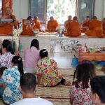 ชาวบ้านปลื้ม สรงน้ำขอพร พระพุทธรูป-พระสงฆ์ รับโชคสงกรานต์ วัตถุมงคล-ข้าวสาร-สลากฯรัฐบาล