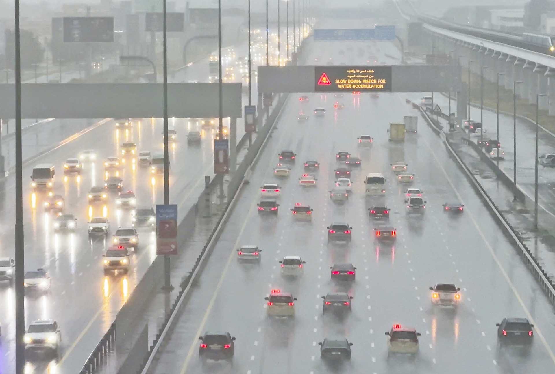 ฝนถล่มตะวันออกกลาง! ดูไบท่วมหนัก โอมานดับพุ่ง 18 ศพ-สลดมีนักเรียน 9 คน