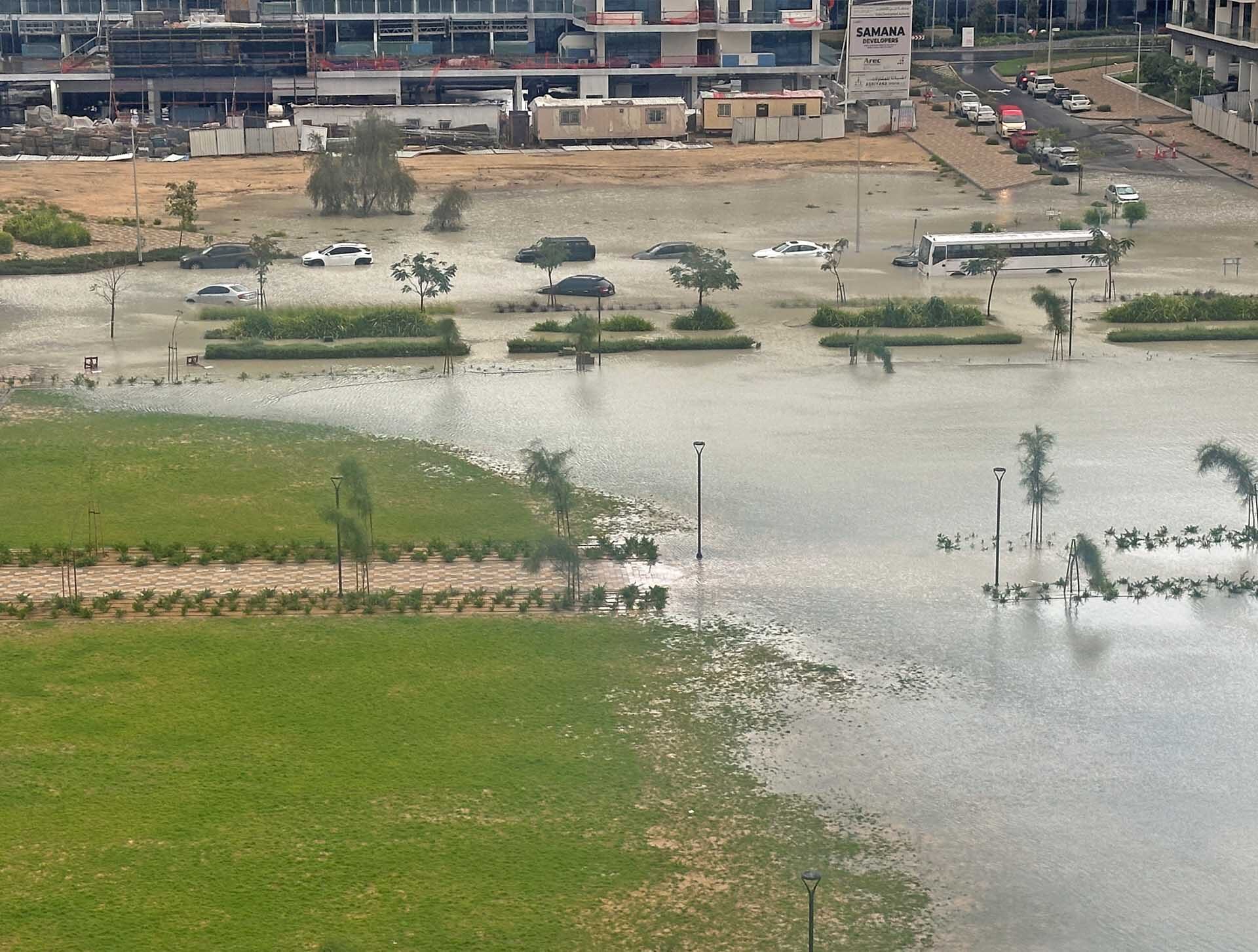 ฝนถล่มตะวันออกกลาง! ดูไบท่วมหนัก โอมานดับพุ่ง 18 ศพ-สลดมีนักเรียน 9 คน