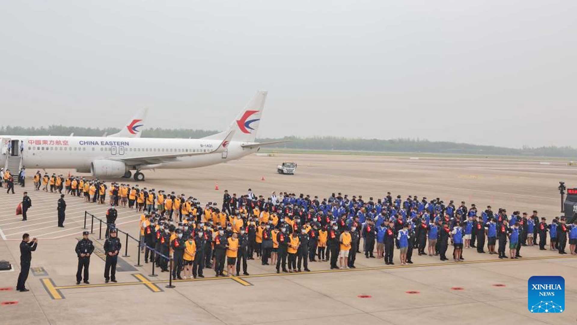 จีนนำตัวผู้ต้องสงสัย “ผีพนัน-ฉ้อโกง” จากกัมพูชากลับบ้านเกิด-ครบหมด  680 คน