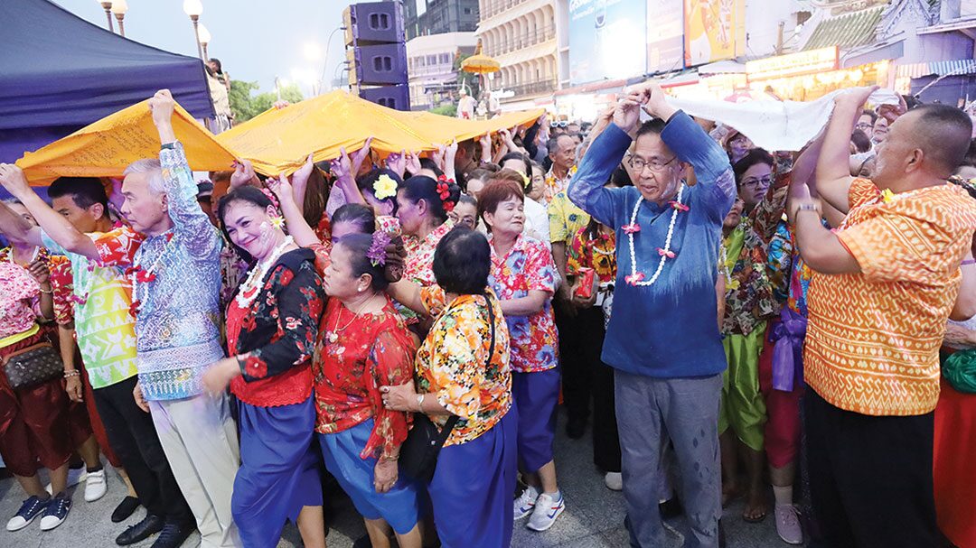 ข่าวสดพระเครื่อง-ขบวนแห่‘พระคันธารราษฎร์’ ฉลองมหาสงกรานต์โคราช