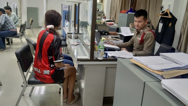 สาวนักเที่ยวโร่แจ้งความ ถูกเจ้าของผับดังกระชากหัวลากตบตีอ่วม ปมเขม่นกับโต๊ะข้างกัน 