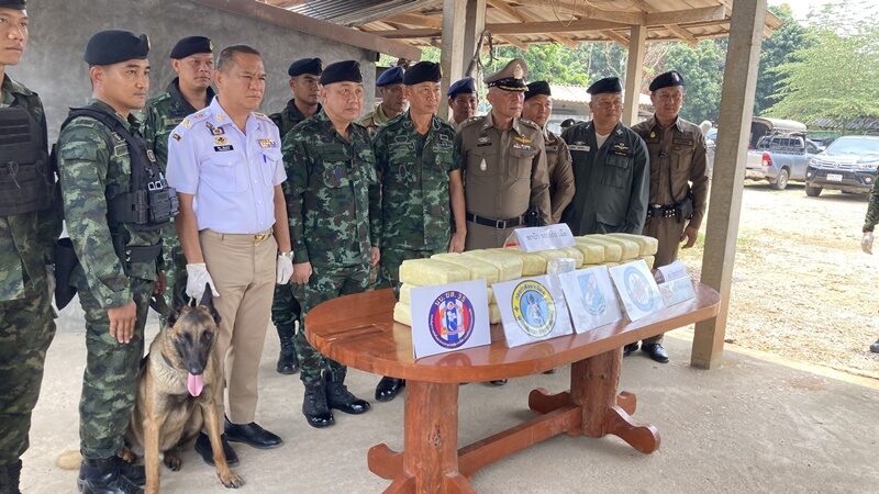 ซ่อนใต้ท้องรถ ตร.-ทหารร่วมจับกุมขบวนการขนยาบ้า ยึดของกลางกว่า 5 แสนเม็ดหวังตบตาเจ้าหน้าที่