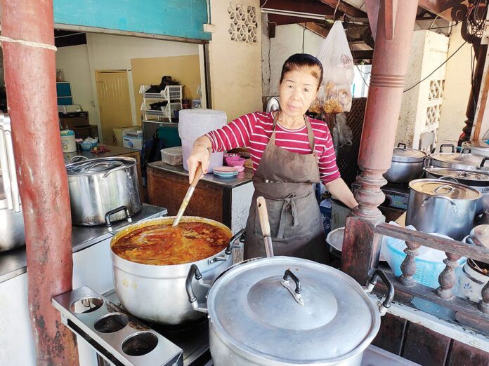 อิ่มอร่อย - ข้าวซอยหน้าวัง-หัวหิน ต้นตำรับชาวเหนือ