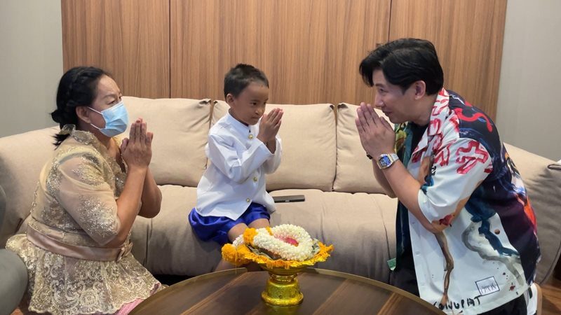 น้องภูมิ กราบขอขมา หนุ่ม กรรชัย ขอลาบวช หลังช่วยแม่ลูกจนได้ชีวิตใหม่