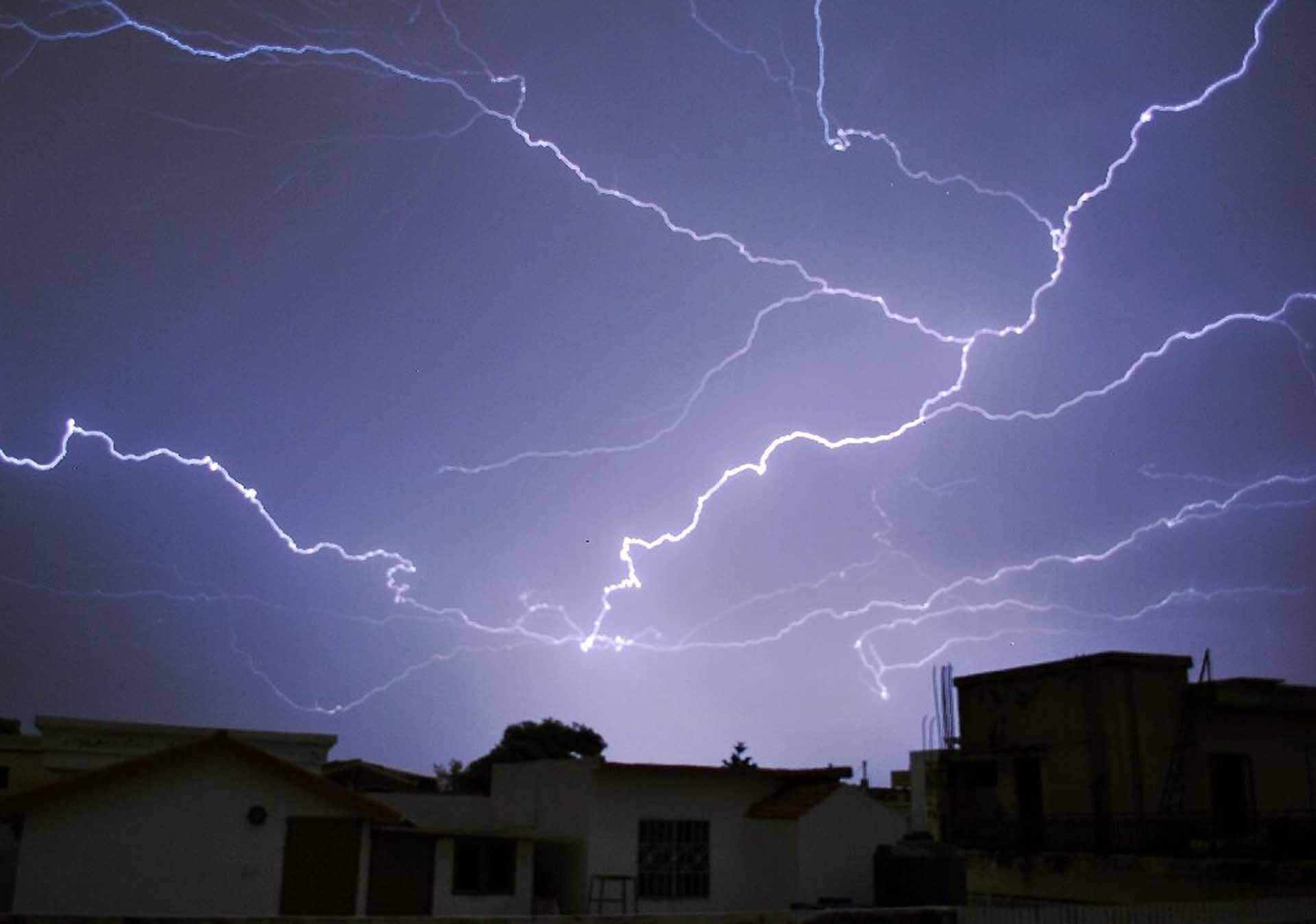 ฝนคะนองหนัก! ปากีสถานสุดอ่วม-ดับทะลุ 40 ศพ สลดสังเวย “ฟ้าผ่า” แล้ว 28 ราย