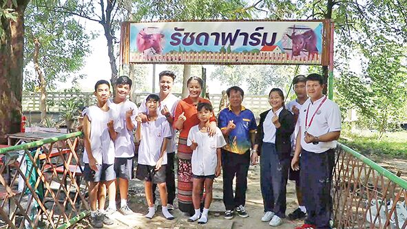 เพื่อนตัวเล็ก - น้องทองงาม-เพชรงาม ธนาคารควายสิงห์บุรี