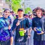 สงกรานต์มหานครน้ำแร่ แห่สาดน้ำ-เล่นโฟม คึกคัก นักท่องเที่ยวไทย-ตปท.เต็มถนนคนเดิน