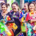 สงกรานต์มหานครน้ำแร่ แห่สาดน้ำ-เล่นโฟม คึกคัก นักท่องเที่ยวไทย-ตปท.เต็มถนนคนเดิน