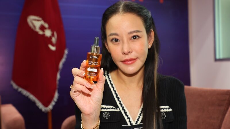 2 ดาราสาว วุ้นเส้น-หนิง ร่วมแถลงทลายโกดังนำเข้าเครื่องสำอางปลอมอ้างแบรนด์ตัวเอง