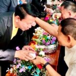 ทำบุญครบรอบ 22 ปี ศิษย์ นพม. ร่วมมุทิตาจิตรดน้ำขอพรผู้ใหญ่ สืบสานสงกรานต์วิถีไทย