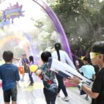 ครั้งแรก! บนถนนสุขุมวิท เอ็มสเฟียร์ จัด อุโมงค์น้ำ ให้ ปชช.-นทท. เล่นน้ำสงกรานต์